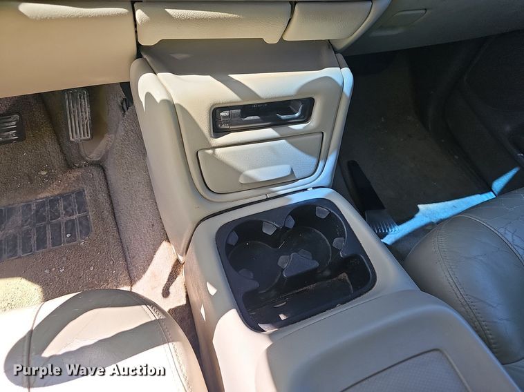 image for item EJ5608 2002 Chevrolet  Tahoe LT SUV