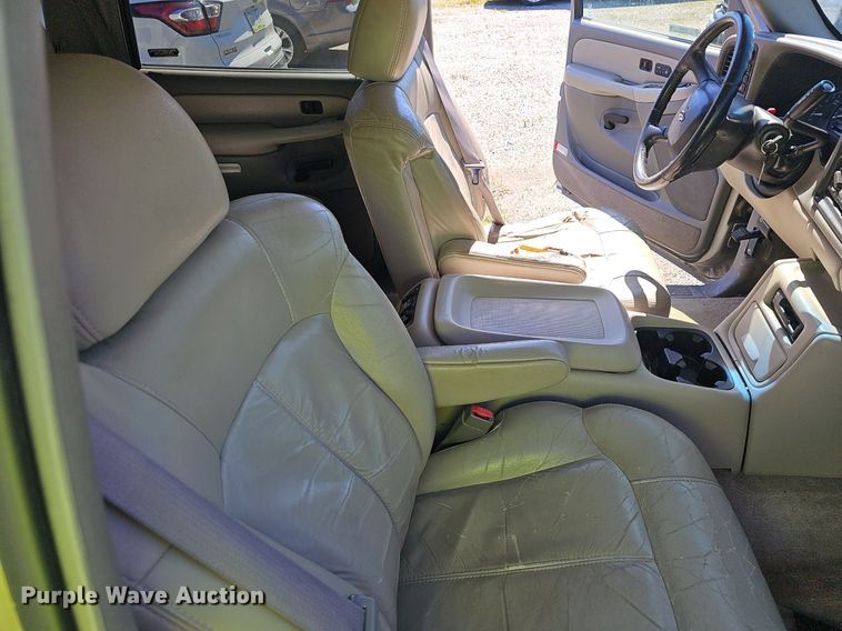 image for item EJ5608 2002 Chevrolet  Tahoe LT SUV