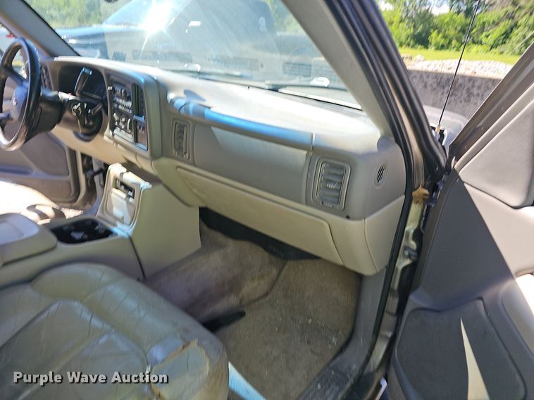 image for item EJ5608 2002 Chevrolet  Tahoe LT SUV