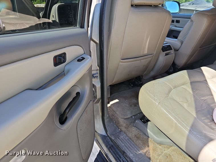 image for item EJ5608 2002 Chevrolet  Tahoe LT SUV