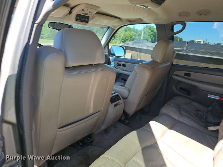 image for item EJ5608 2002 Chevrolet  Tahoe LT SUV