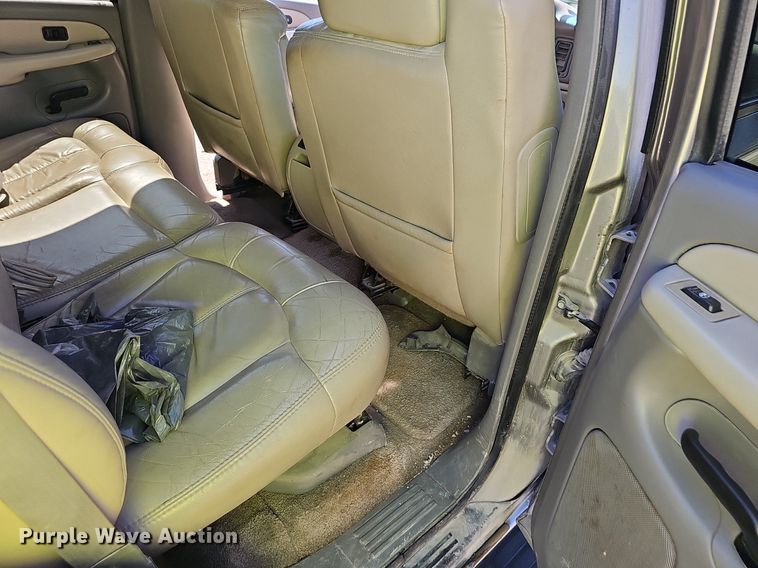 image for item EJ5608 2002 Chevrolet  Tahoe LT SUV