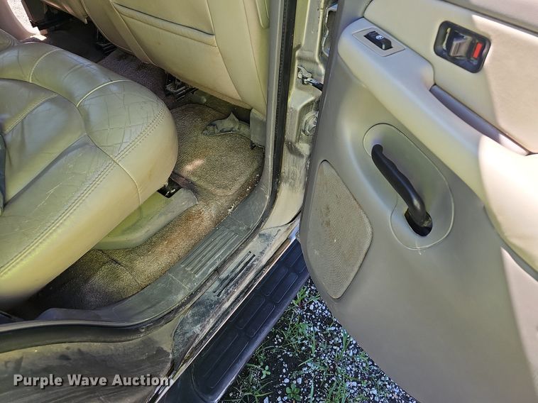 image for item EJ5608 2002 Chevrolet  Tahoe LT SUV