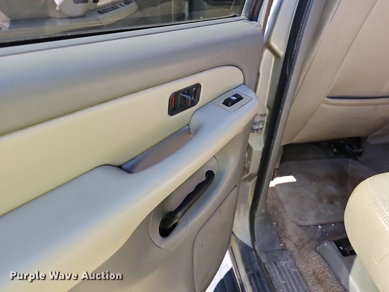 image for item EJ5608 2002 Chevrolet  Tahoe LT SUV