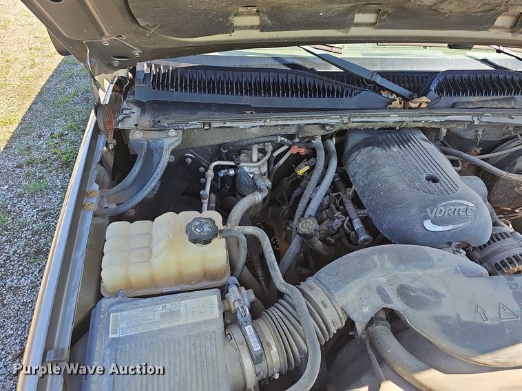 image for item EJ5608 2002 Chevrolet  Tahoe LT SUV