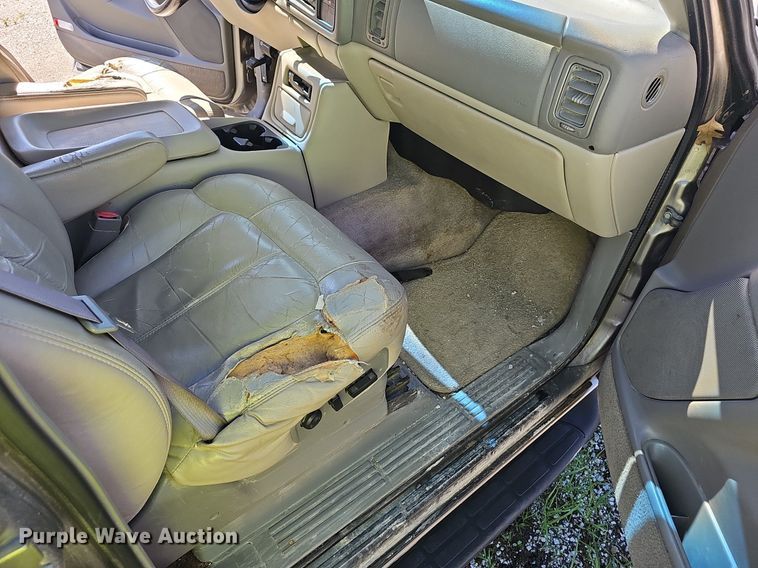 image for item EJ5608 2002 Chevrolet  Tahoe LT SUV