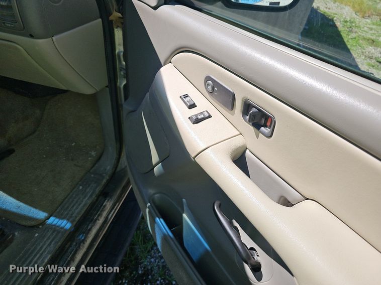 image for item EJ5608 2002 Chevrolet  Tahoe LT SUV