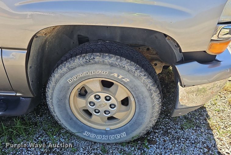 image for item EJ5608 2002 Chevrolet  Tahoe LT SUV