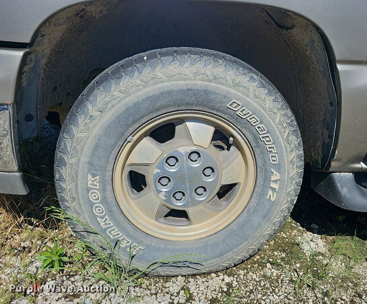 image for item EJ5608 2002 Chevrolet  Tahoe LT SUV