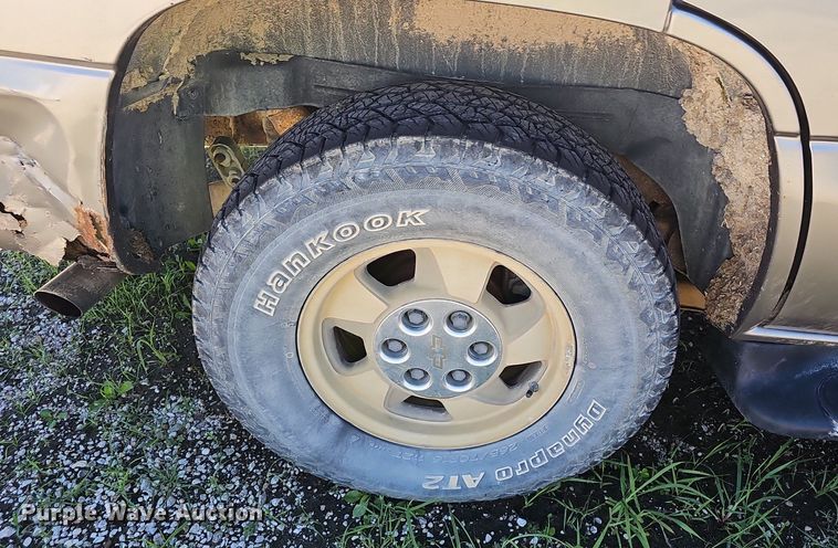 image for item EJ5608 2002 Chevrolet  Tahoe LT SUV