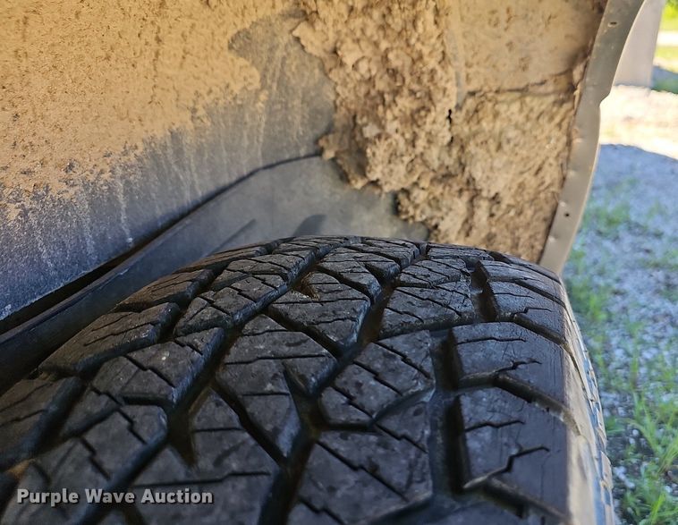 image for item EJ5608 2002 Chevrolet  Tahoe LT SUV