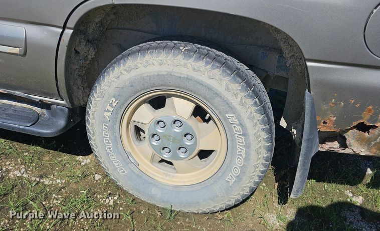 image for item EJ5608 2002 Chevrolet  Tahoe LT SUV