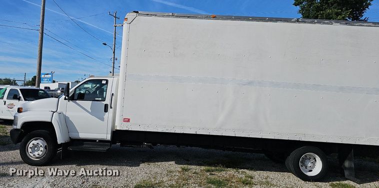 image for item EJ5636 2007 GMC C5500 box truck