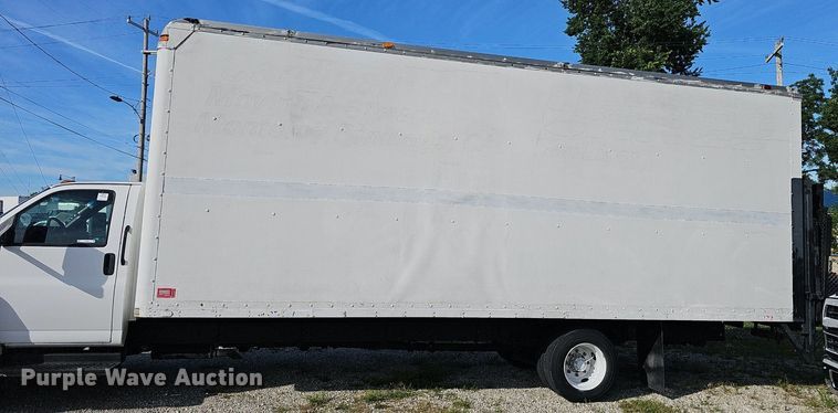 image for item EJ5636 2007 GMC C5500 box truck