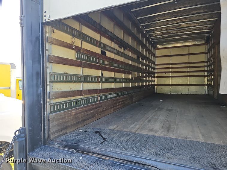 image for item EJ5636 2007 GMC C5500 box truck