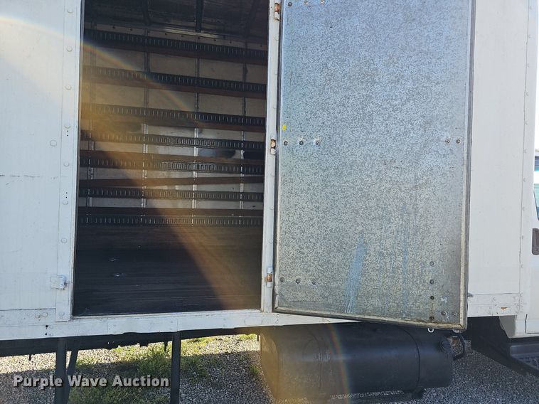 image for item EJ5636 2007 GMC C5500 box truck