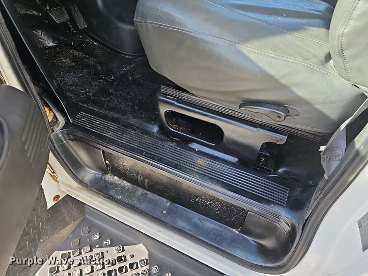 image for item EJ5636 2007 GMC C5500 box truck