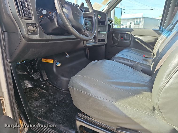 image for item EJ5636 2007 GMC C5500 box truck