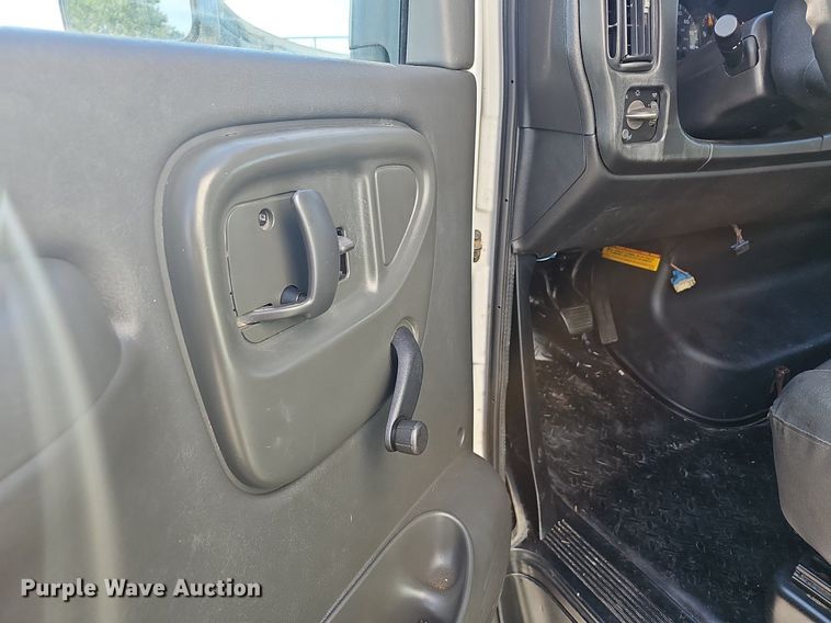 image for item EJ5636 2007 GMC C5500 box truck