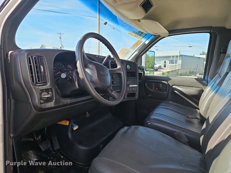 image for item EJ5636 2007 GMC C5500 box truck