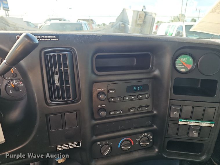 image for item EJ5636 2007 GMC C5500 box truck