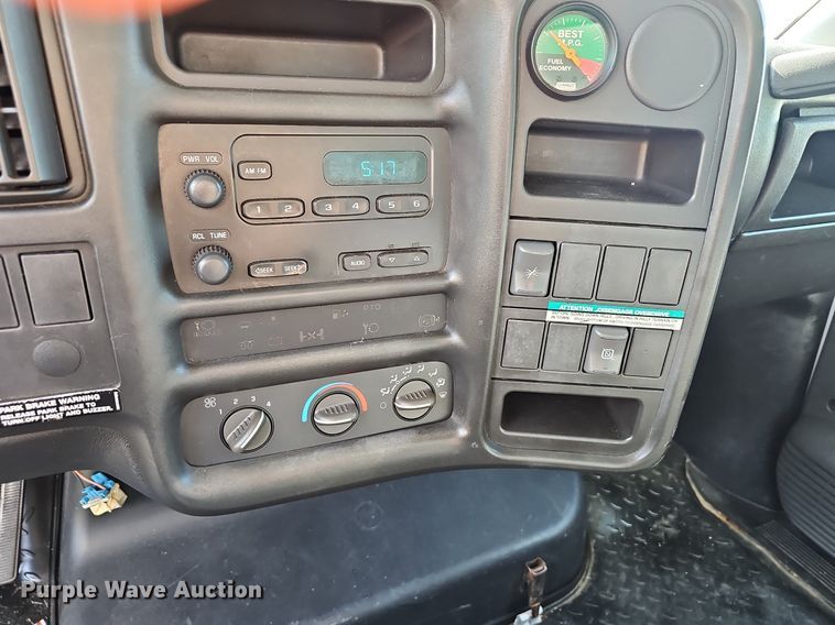 image for item EJ5636 2007 GMC C5500 box truck