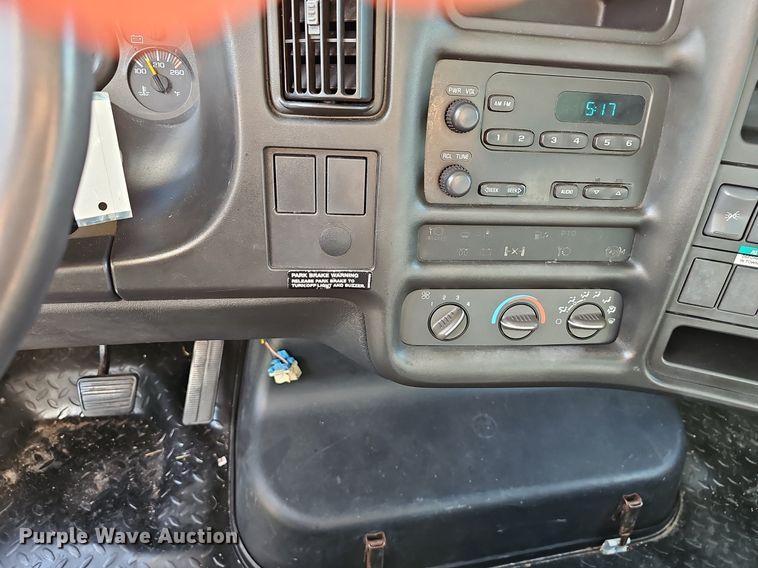 image for item EJ5636 2007 GMC C5500 box truck