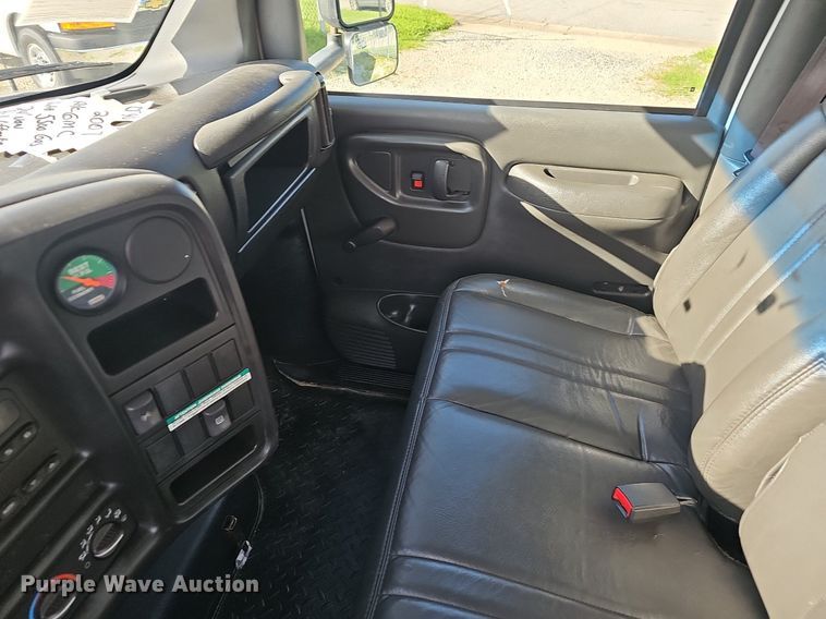 image for item EJ5636 2007 GMC C5500 box truck