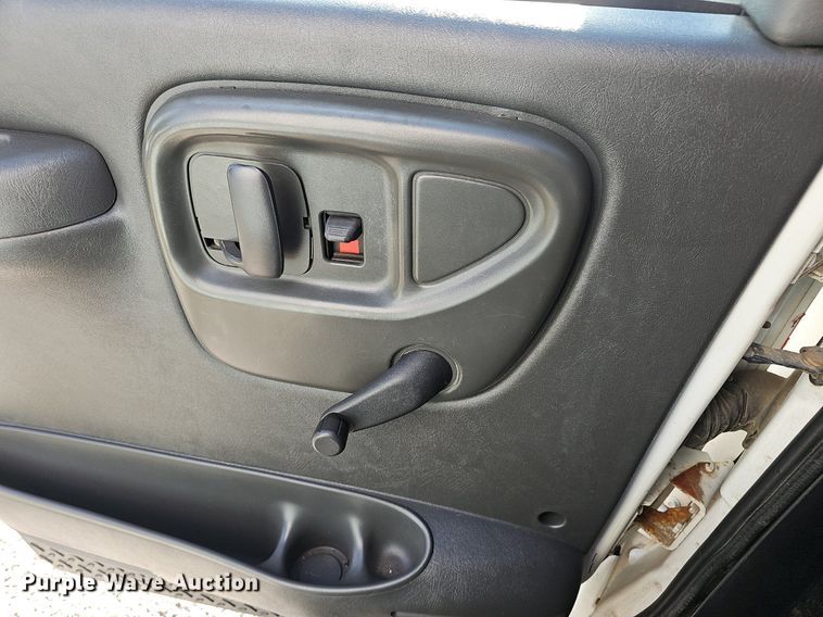 image for item EJ5636 2007 GMC C5500 box truck