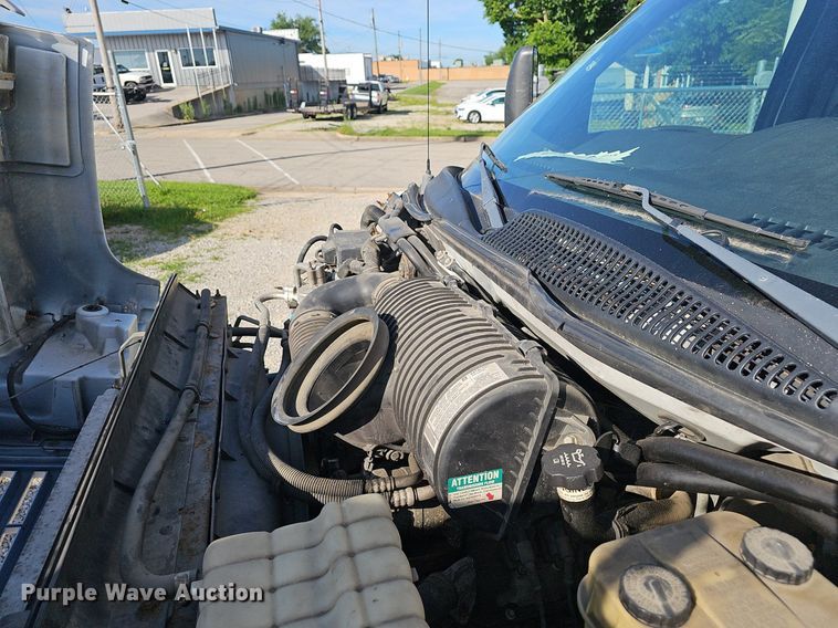 image for item EJ5636 2007 GMC C5500 box truck