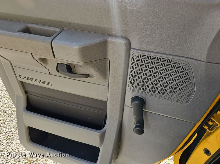 image for item EJ5637 2016 Ford E350 Super Duty box truck