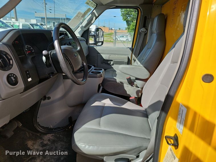 image for item EJ5637 2016 Ford E350 Super Duty box truck