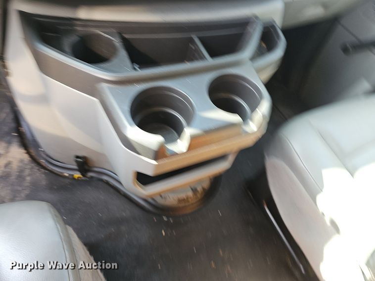 image for item EJ5637 2016 Ford E350 Super Duty box truck