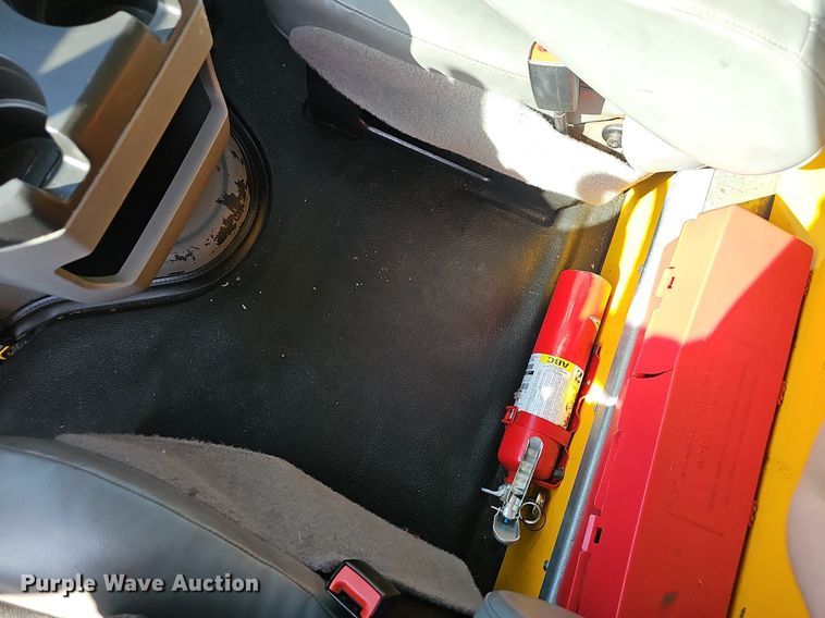 image for item EJ5637 2016 Ford E350 Super Duty box truck