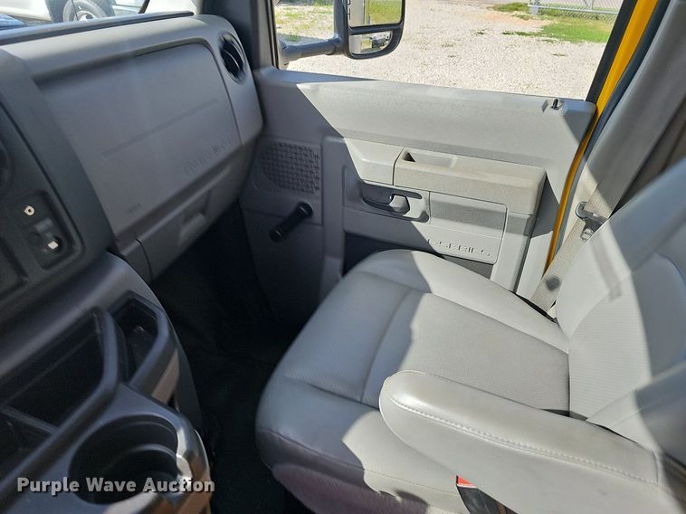 image for item EJ5637 2016 Ford E350 Super Duty box truck