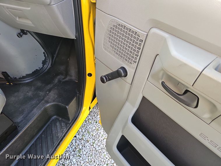 image for item EJ5637 2016 Ford E350 Super Duty box truck