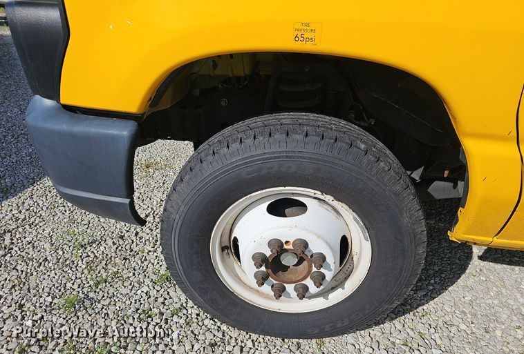 image for item EJ5637 2016 Ford E350 Super Duty box truck