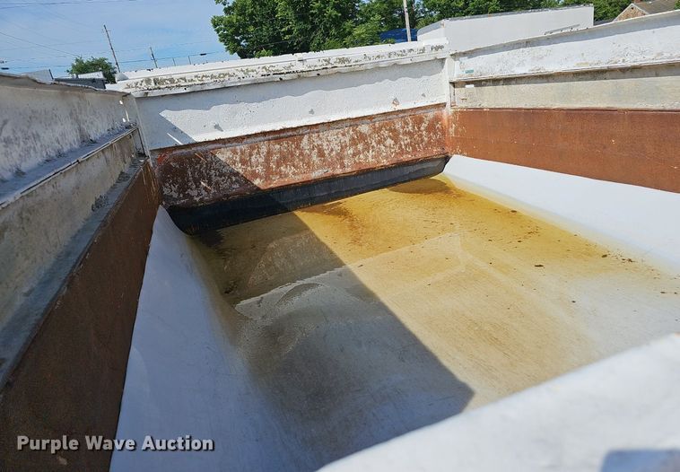 image for item EJ5638 2014 Ford  F550 Super Duty dump truck