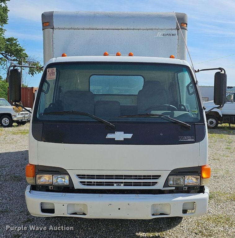 image for item EJ5639 2000 Chevrolet W3500 box truck