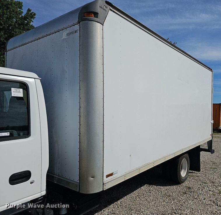 image for item EJ5639 2000 Chevrolet W3500 box truck