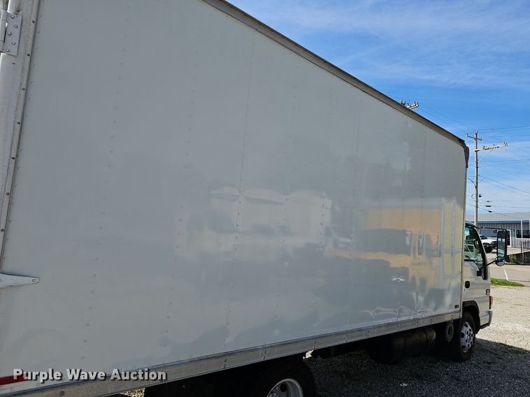 image for item EJ5639 2000 Chevrolet W3500 box truck