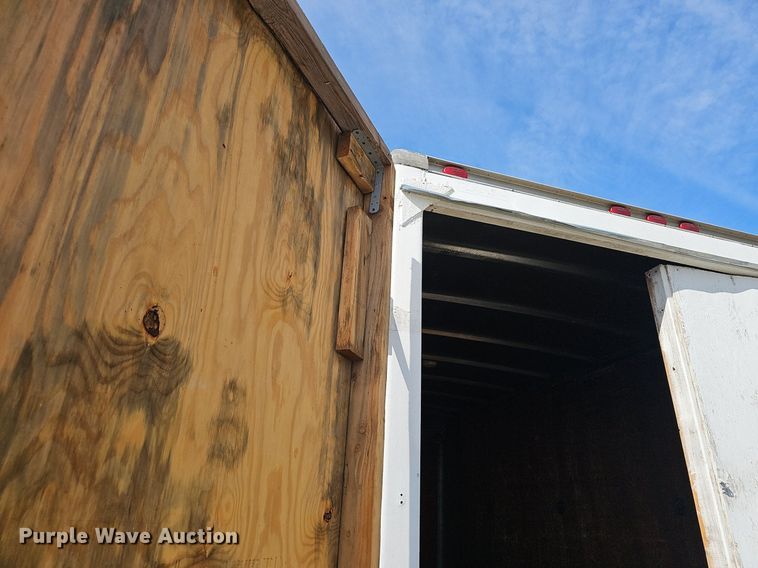 image for item EJ5639 2000 Chevrolet W3500 box truck