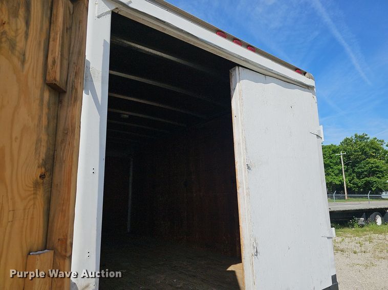 image for item EJ5639 2000 Chevrolet W3500 box truck