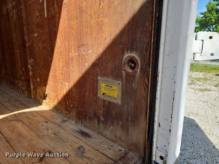 image for item EJ5639 2000 Chevrolet W3500 box truck