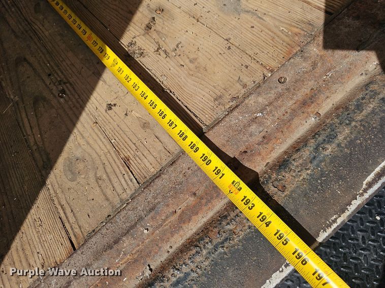 image for item EJ5639 2000 Chevrolet W3500 box truck