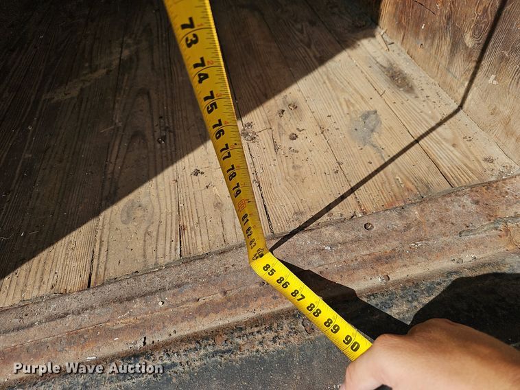 image for item EJ5639 2000 Chevrolet W3500 box truck