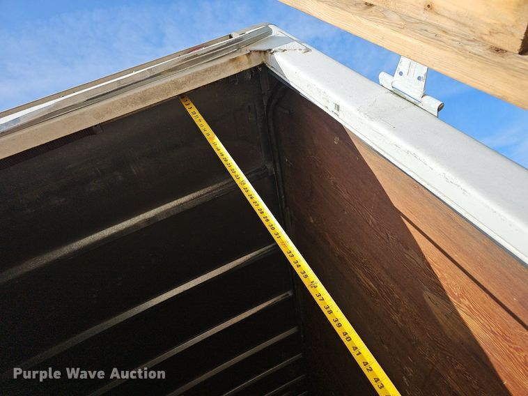 image for item EJ5639 2000 Chevrolet W3500 box truck