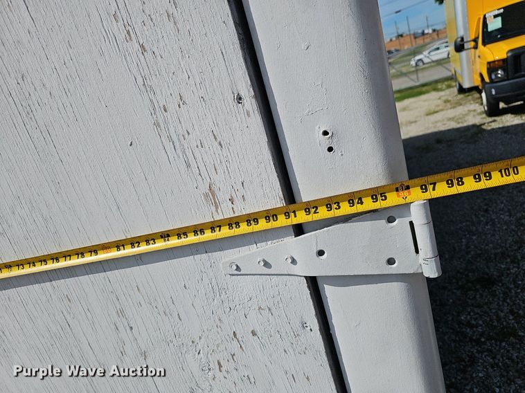 image for item EJ5639 2000 Chevrolet W3500 box truck