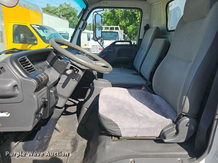 image for item EJ5639 2000 Chevrolet W3500 box truck