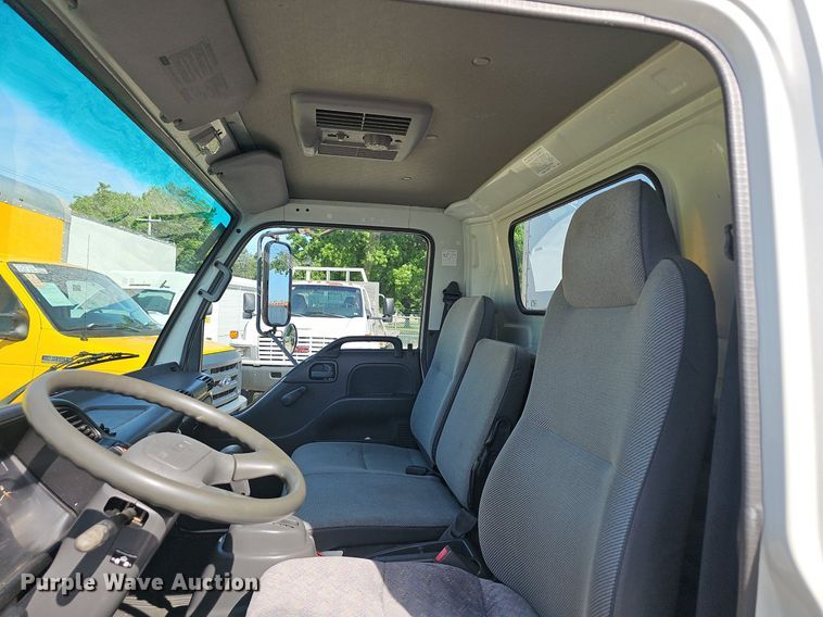 image for item EJ5639 2000 Chevrolet W3500 box truck